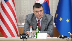 Vučić da prekine haos